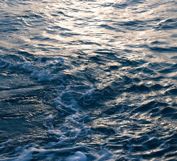  Ocean surface at sunset with waves and deep blue water, used on Hogan Lovells’ deepwater ports case study page to represent offshore energy and MARAD deepwater port projects.