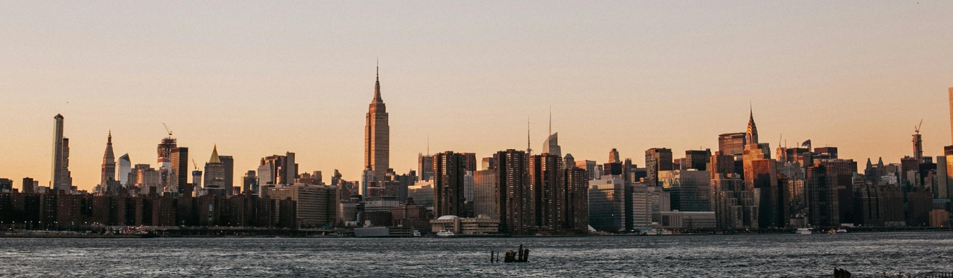 New York skyline image for Hogan Lovells’ case study on Cirrus and LCOR’s 3,000-home Flushing Airport redevelopment in Queens.
